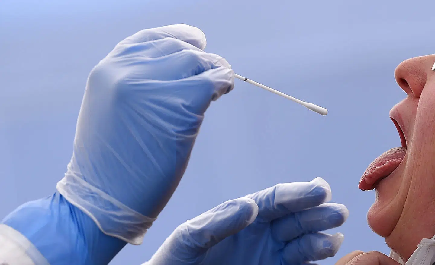 En niårig dreng, der blev smittet med coronavirus i Frankrig, har ikke givet smitten videre til andre, selv om han har været i kontakt med intet mindre end 172 personer. Betyder det, at børn smitter anderledes? Det kan det tyde på, lyder det fra forskere.