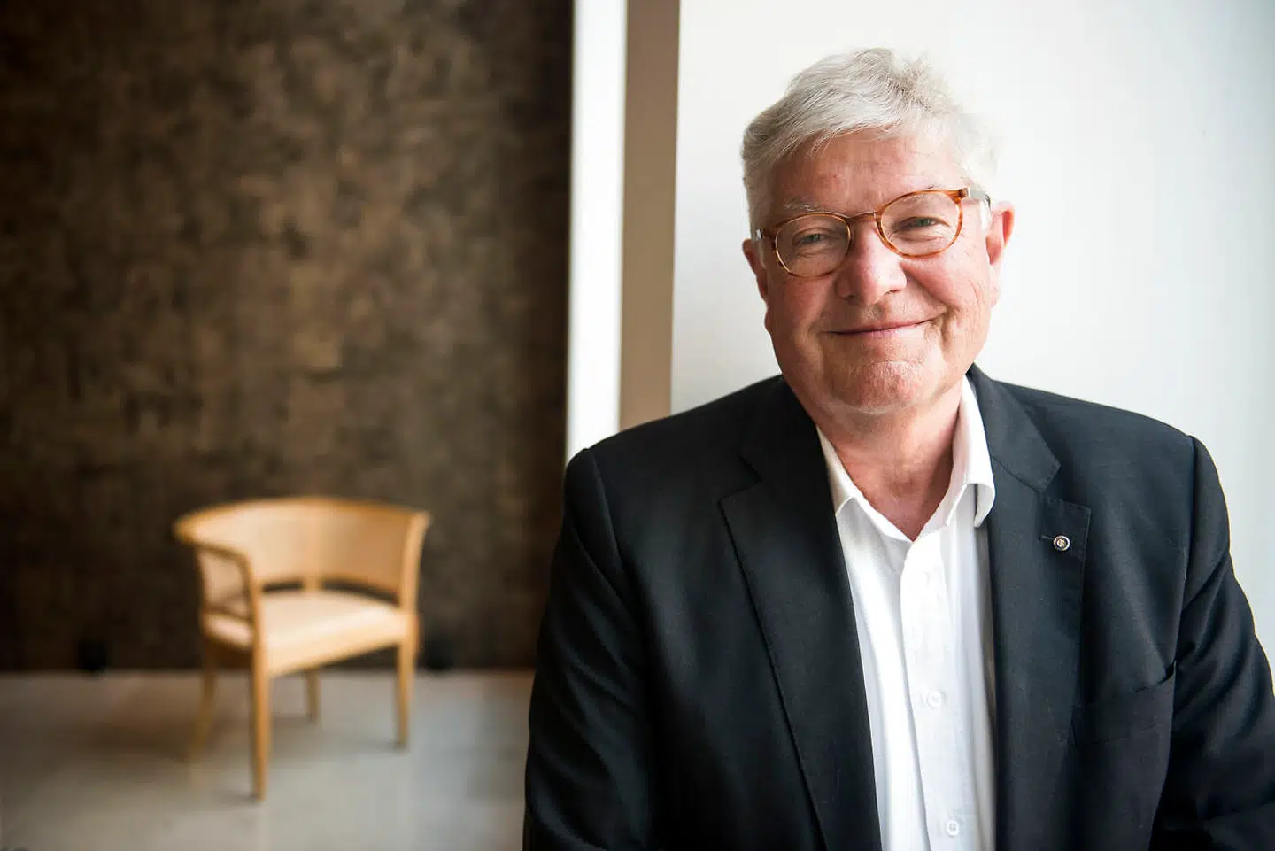 »Vi er ramt, men indtil videre er vi ikke vanvittigt hårdt ramt,« siger Knud Erik Hansen, medejer af den fynske møbelproducent Carl Hansen & Søn, om coronakrisen.