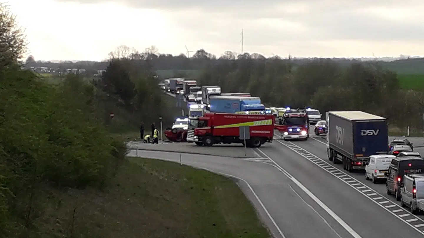 Tre blev alvorligt kvæstede ved en ulykke nær Horsens fredag morgen.