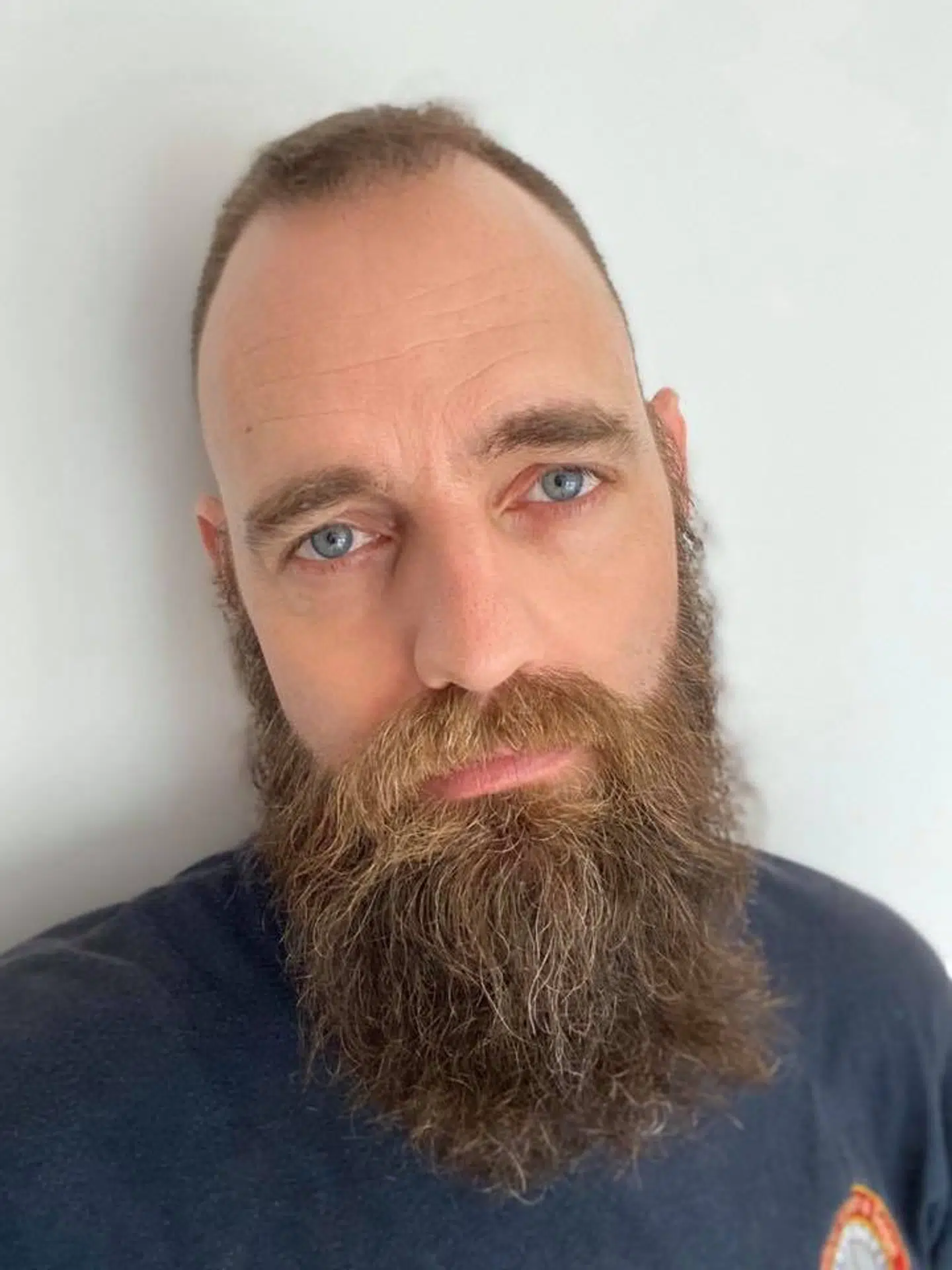 Skægget er ved at være langt. For det er syv måneder siden, Torbjørn Pedersen sidst så kæresten Le.