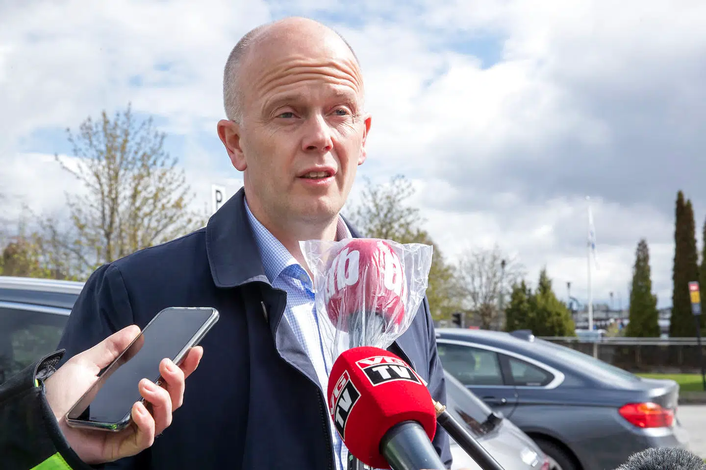 Tom Hagens forsvarer, Svein Holden, tror ikke på, at hans klient har de digitale færdigheder, der skal til for at skabe det fupnummer, politiet mener, han står bag.