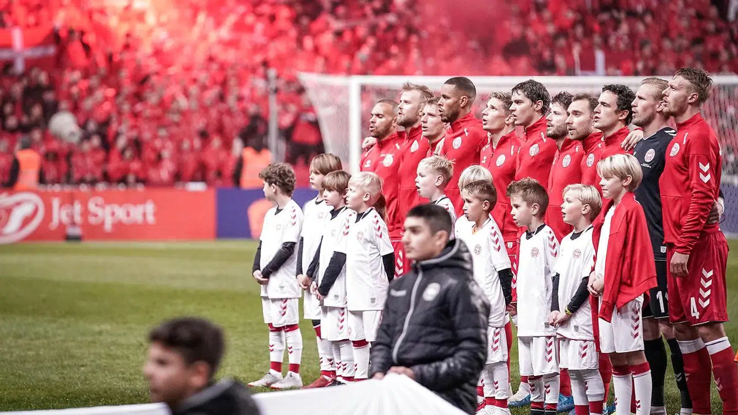 Det danske landshold inden EM-kvalifikationskampen mellem Danmark og Gibraltar i Parken.