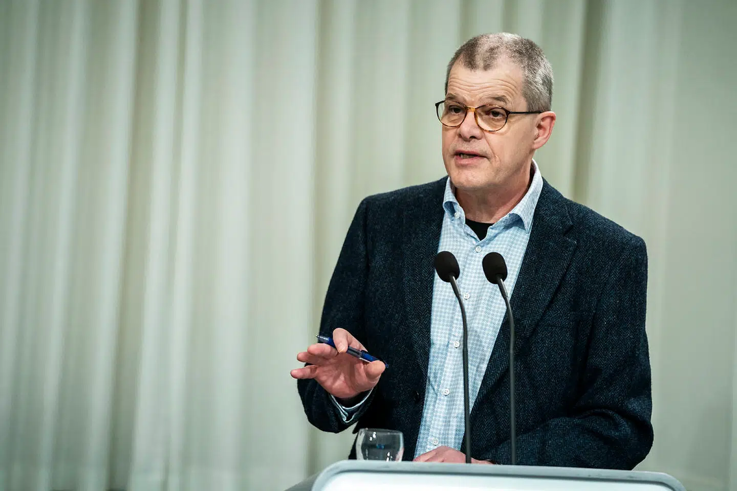 Statsminister Mette Frederiksen (S), Sundhedsminister Magnus Heunicke, Søren Brostrøm, Thorkild Fogde og Kåre Mølbak afholder pressemøde om COVID-19 i Danmark, i Spejlsalen i Statsministeriet mandag den 30. marts 2020. (Foto: Martin Sylvest/Ritzau Scanpix 2020)