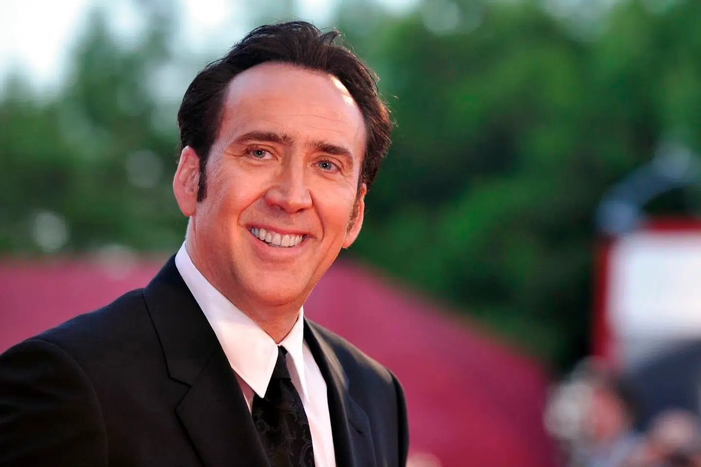 Skuespiller Nicolas Cage er castet til at spille den våben-glade zoo-ejer Joe Exotic.