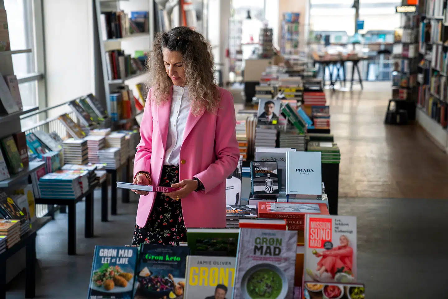 Helle Busck Fensvig fotograferet i den lukkede butik på Købmagergade. Lørdag åbner den igen.