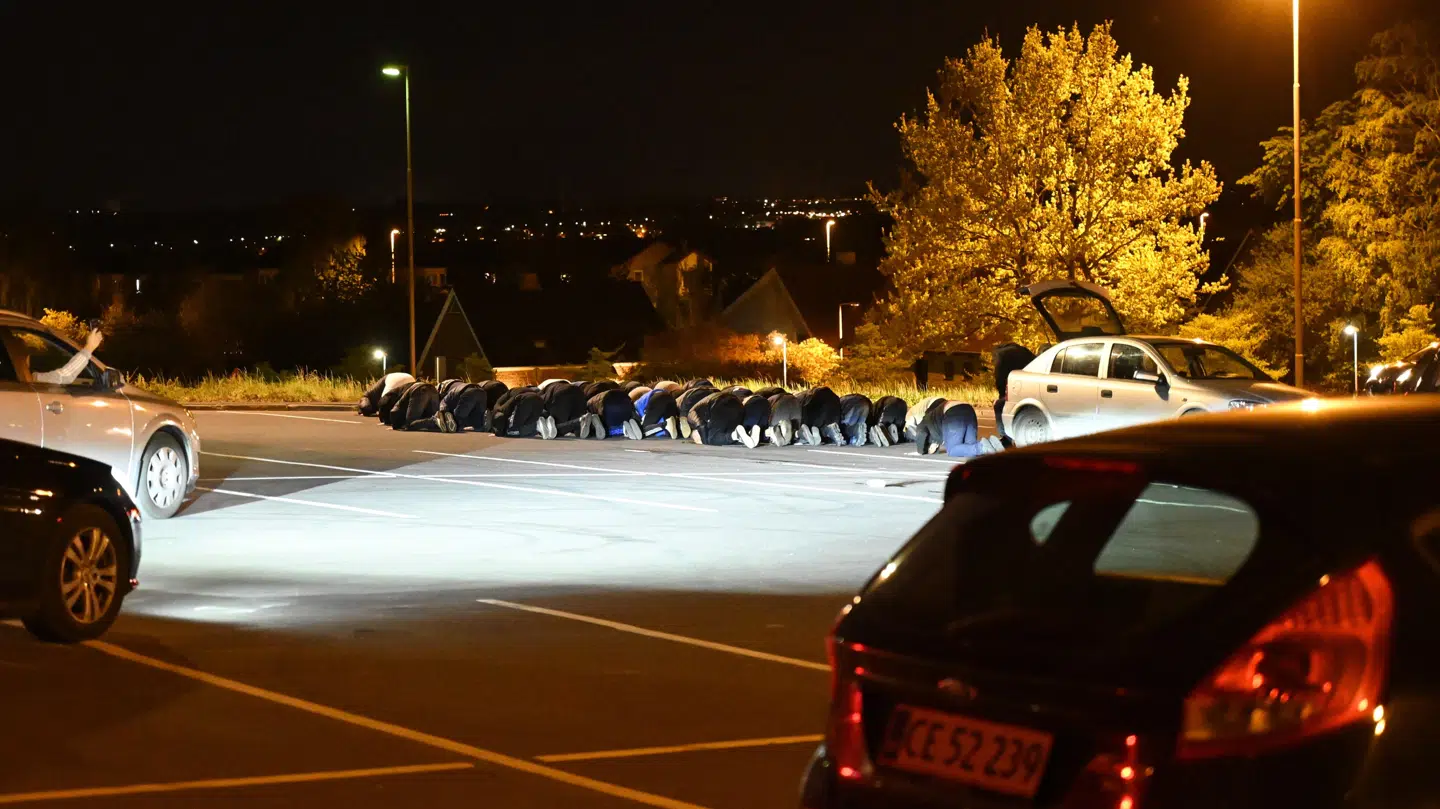 Nu svarer muslimer tilbage på kritkken omkring ællesbønnen. Foto: Øxenholt foto