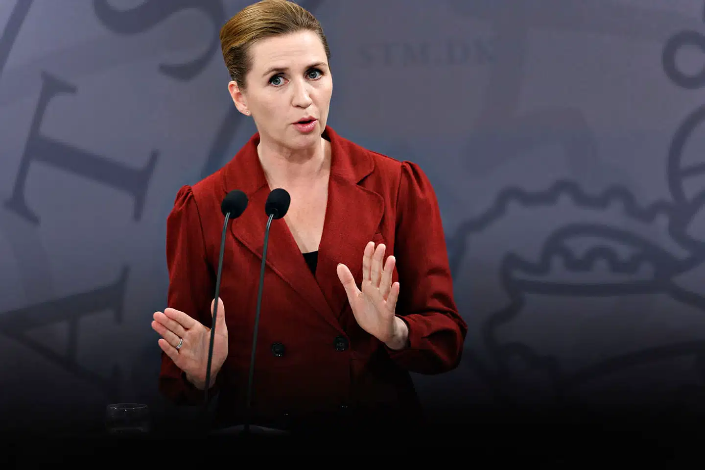 Det går så godt med smittetrykket, at regeringen vil udvide genåbningens fase to. Det skriver statsministeren i et brev til Folketingets partier.