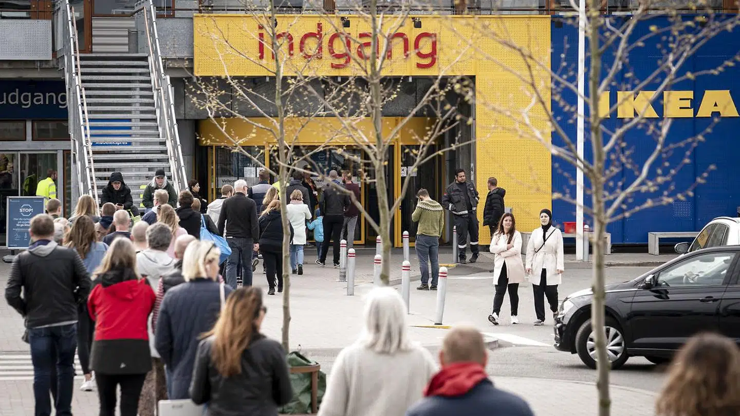 Sådan så det ud foran Ikea Gentofte, da de åbnede mandag den 27. april 2020.