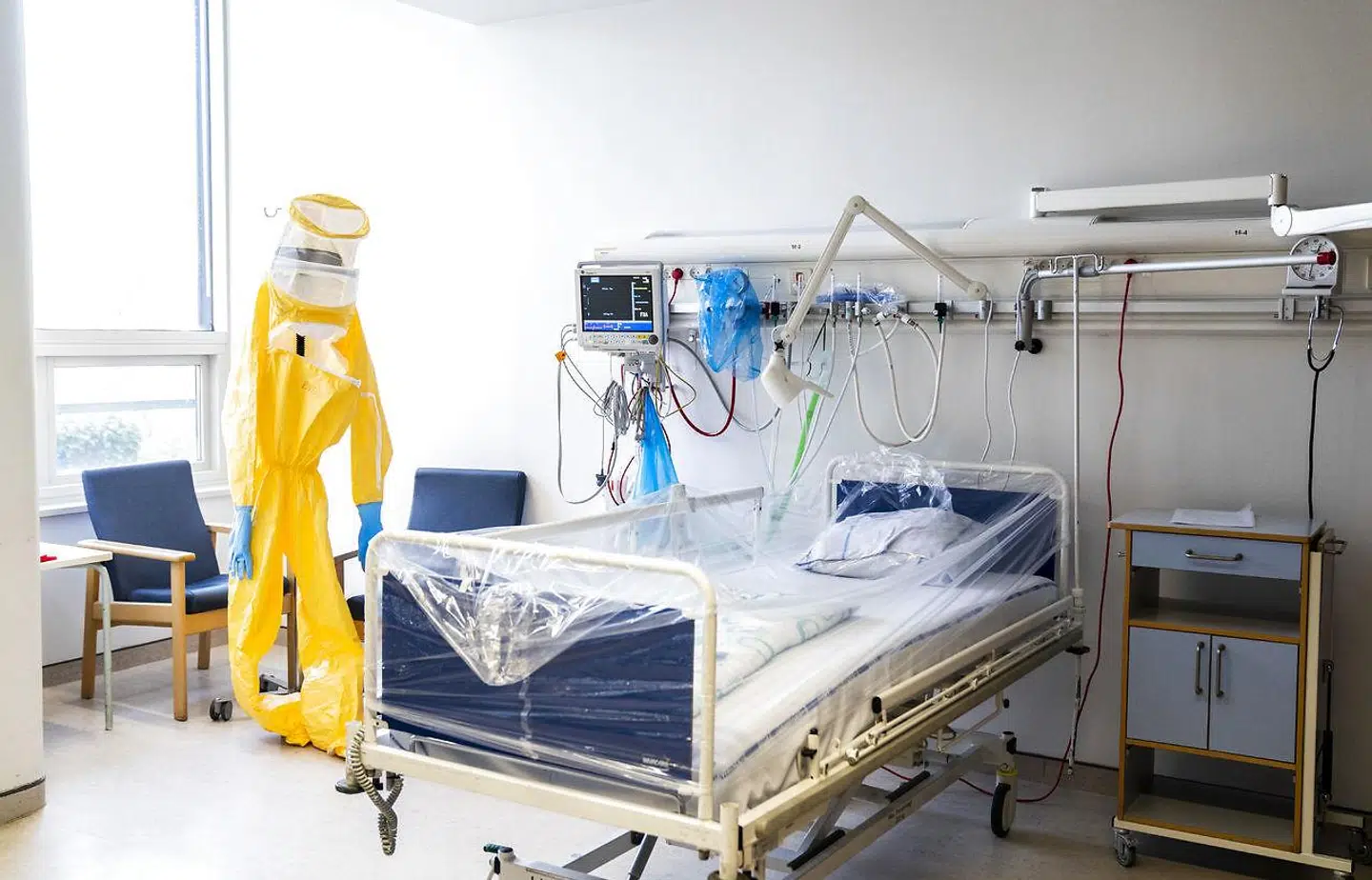 Patientstue og udstyr på Hvidovre Hospital beregnet til coronapatienter