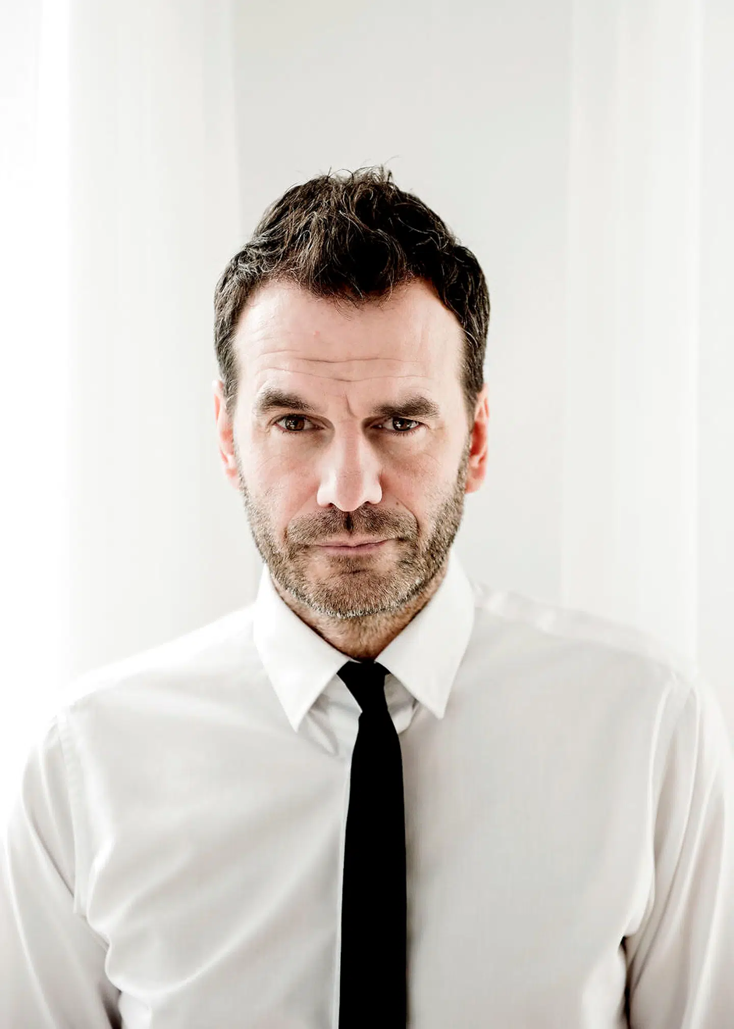 Jesper Buch blev kendt som stifter af Just Eat, som han siden solgte og blev mangemillionær af. I dag er han aktiv investor bl.a. i det populære TV-program »Løvens Hule«.