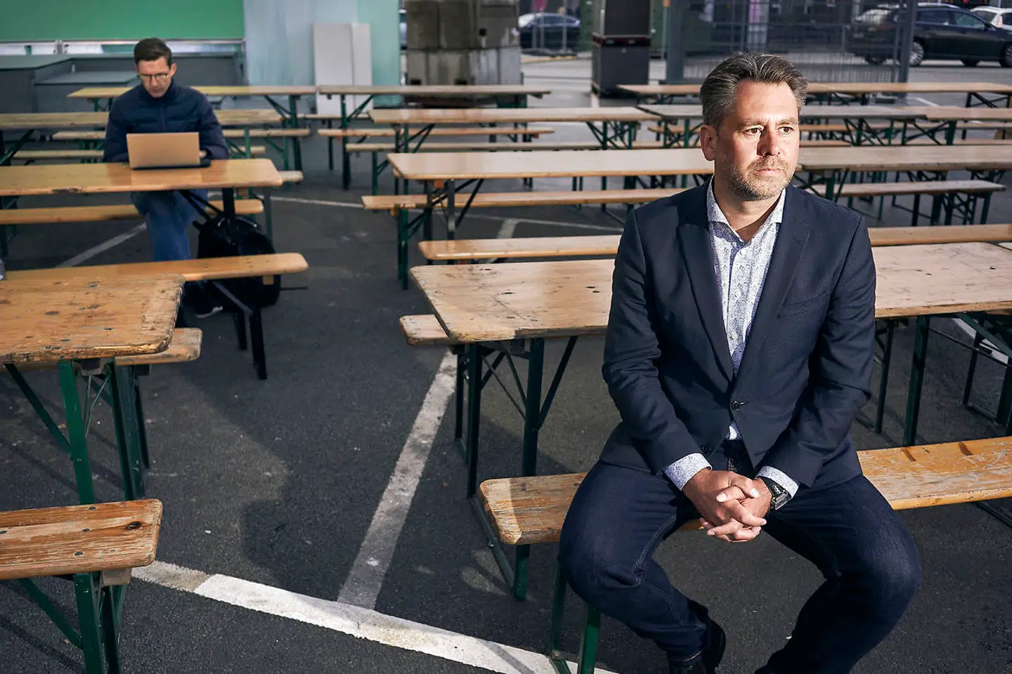 Danmarks forhenværende techambassadør i Silicon Valley, Casper Klynge, fotograferet i Kødbyen i København. I sommeren 2019 fik han angiveligt at vide på et møde i Udenrigsministeriet, at han skulle reducere omkostningerne og skrue »sådan cirka 33 procent« ned for blusset. I januar 2020 forlod han stillingen som Danmarks techambassadør til fordel for et job i Microsoft.