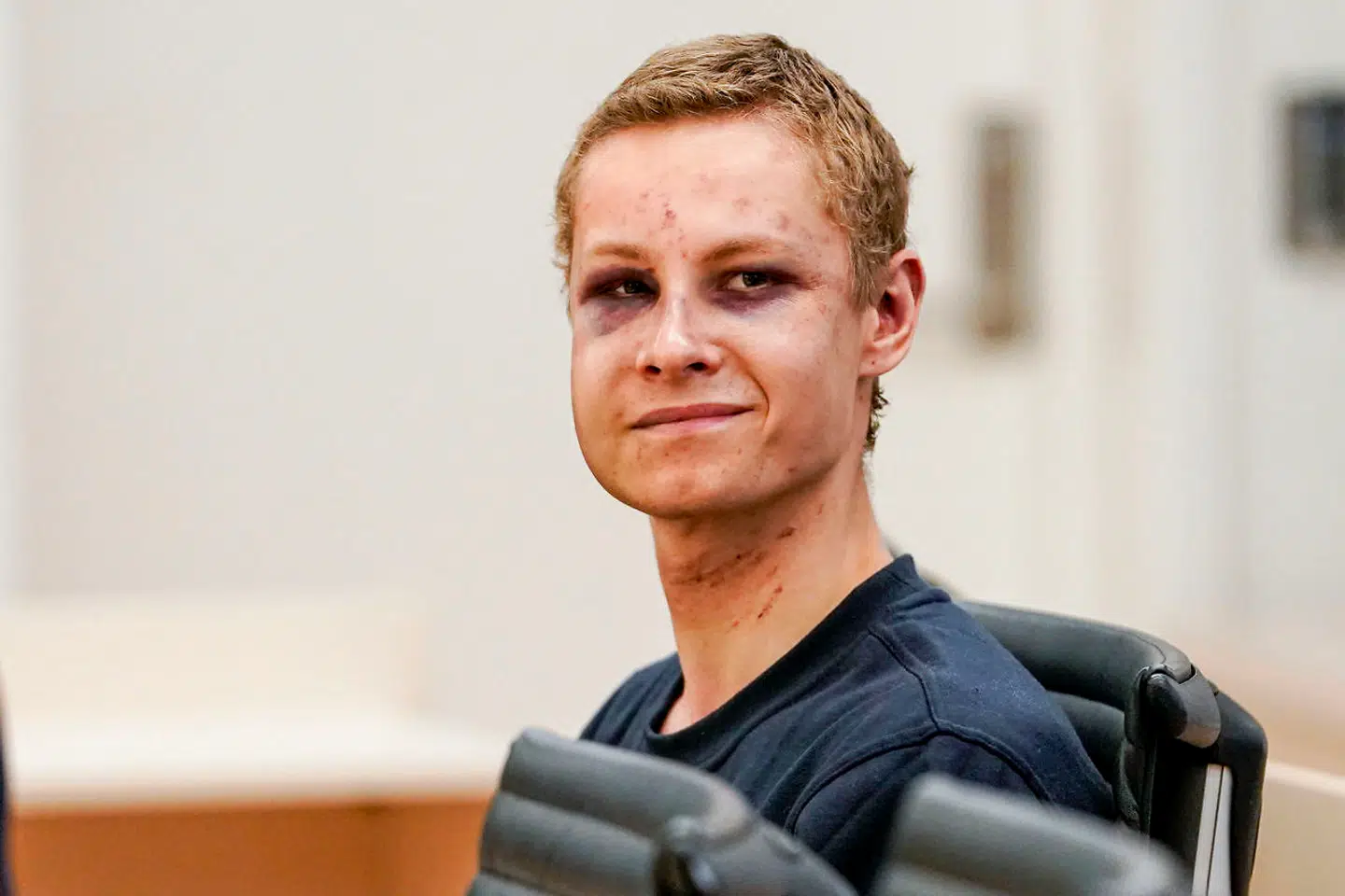 Sådan så Philip Manshaus ud, efter han blev fremstillet i retten den 12. august sidste år - to dage efter angrebet.
