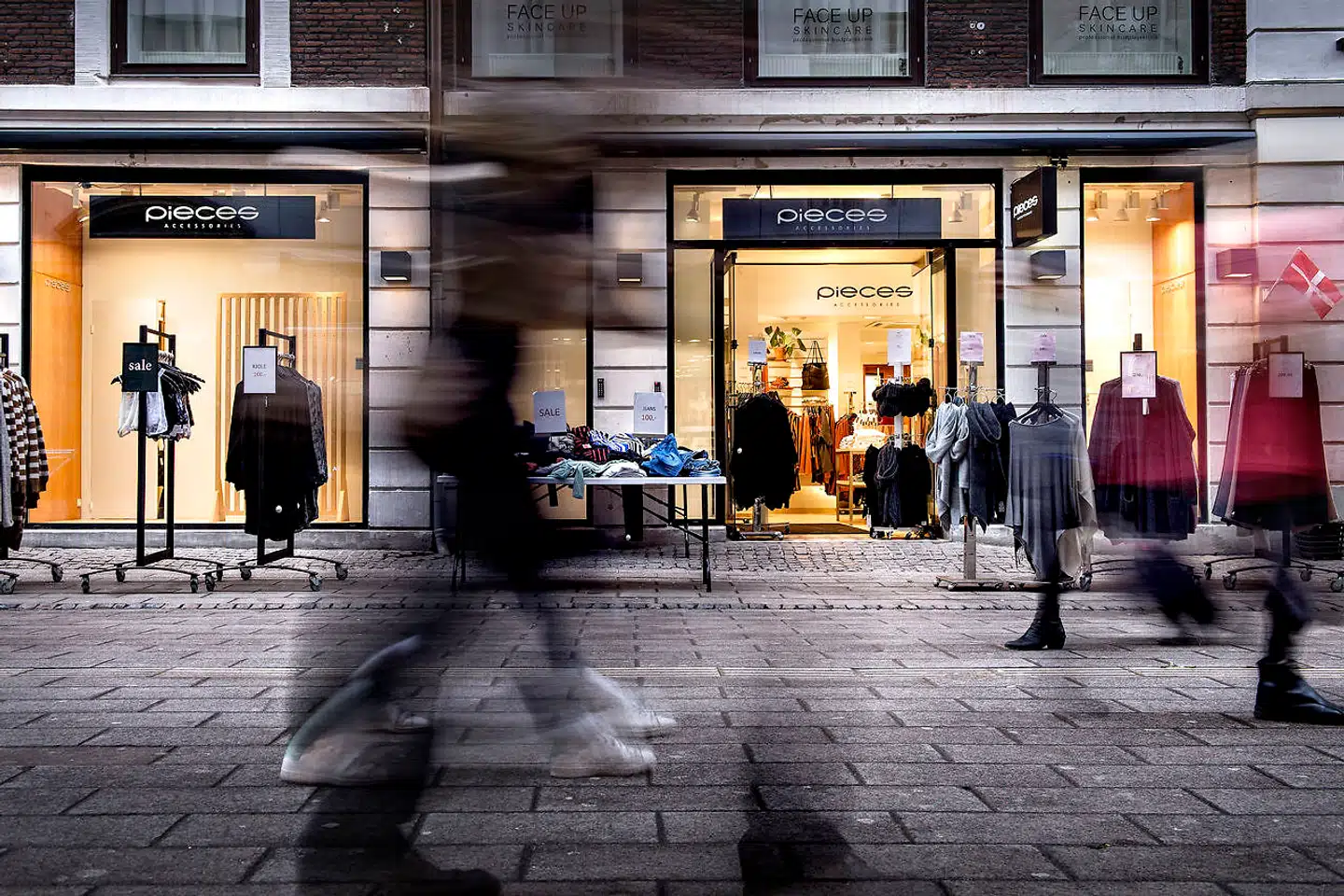 Titusindvis af job er blevet reddet af statens hjælpepakker, vurderer ny, omfattende undersøgelse.