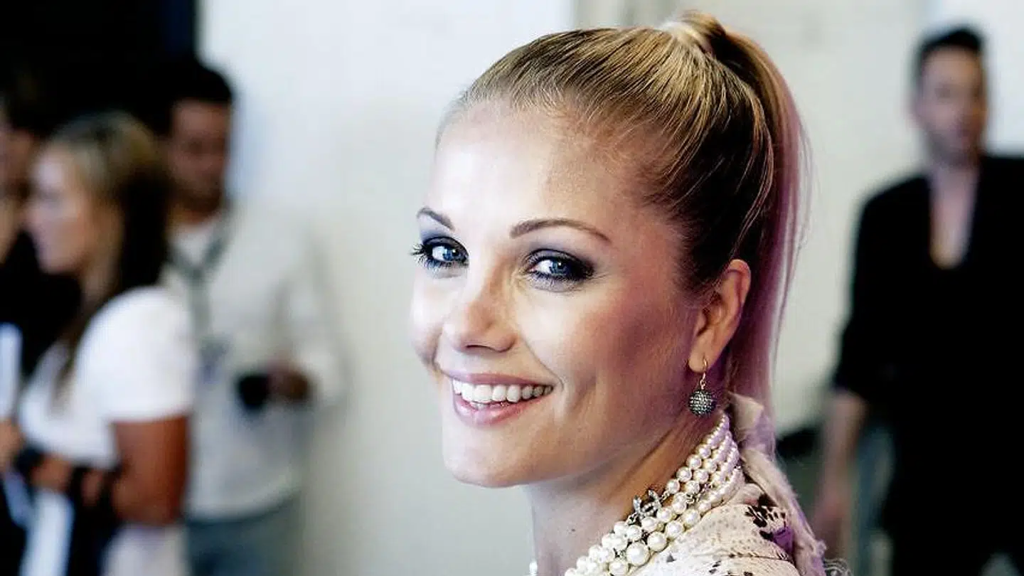 Caroline Fleming er lykkelig og forelsket, skriver hun i et nyt Instagram-opslag.