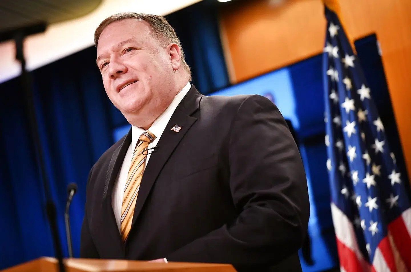 Den amerikanske udenrigsminister, Mike Pompeo, forklarer, at USA og EU samarbejder tæt om at få åbnet de europæiske grænser for amerikanske turister.