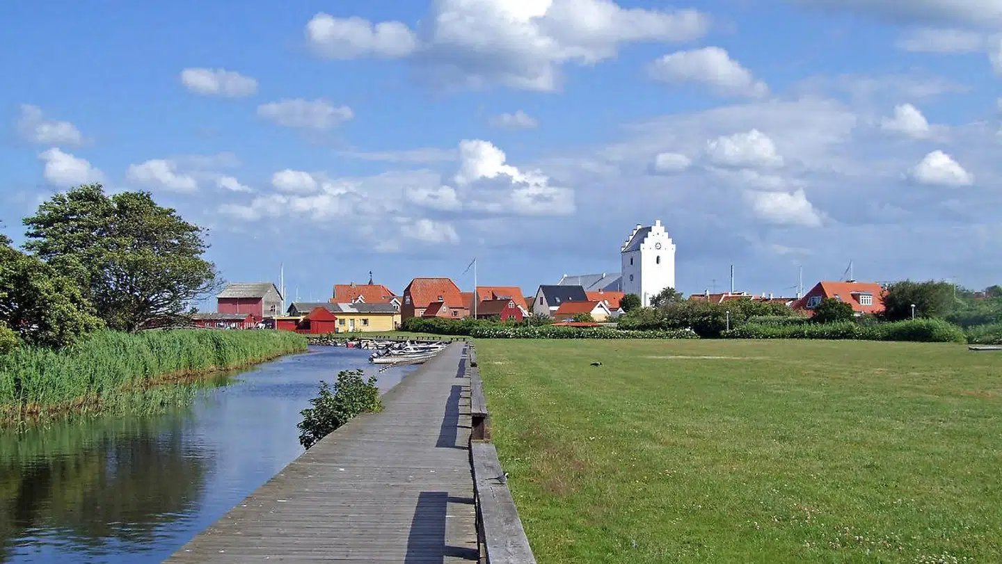 Uanset om du holder sommerferie i Danmark eller rejser til udlandet, er der god grund til at passe på både hackere og en ekstra mobilregning. Her får du de gode råd til at sikre dig mod begge dele.