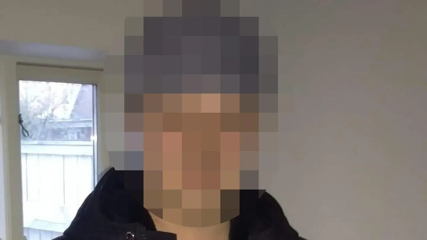 Den drabssigtede bror på 25 år var ikke til stede i retslokalet.