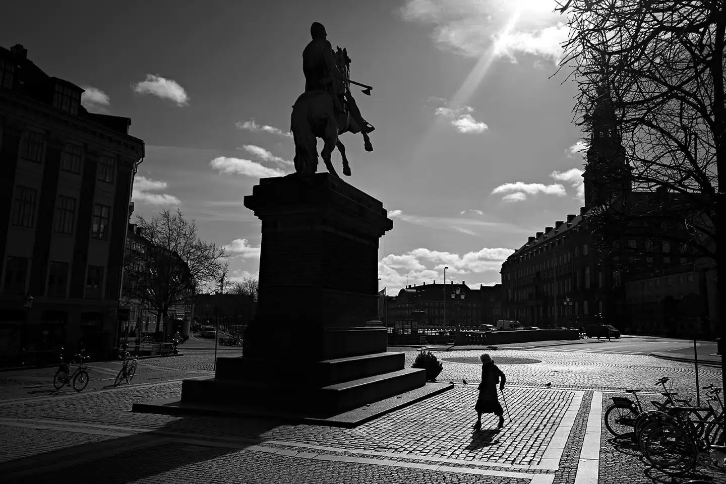 I marts, da Danmark lukkede ned, var der langt mellem gæsterne på Strøget og her på Højbro Plads. Hvis en anden bølge af coronavirussen kommer, skal vi undgå at lukke Danmark helt ned, mener de Radikale.
