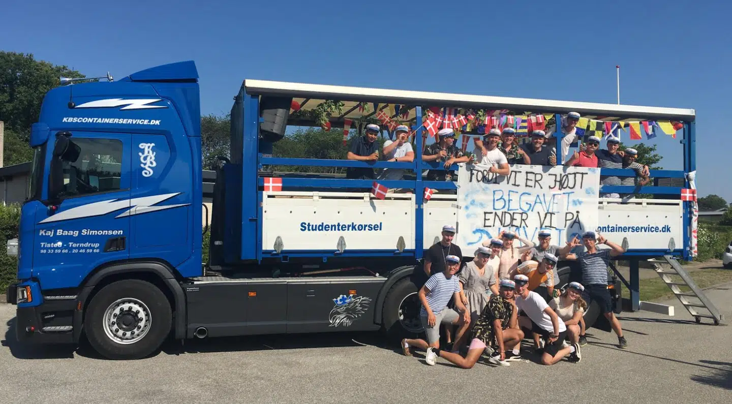 3. N under deres studenterkørsel, der varede fra klokken 8 til 21. Privatfoto.