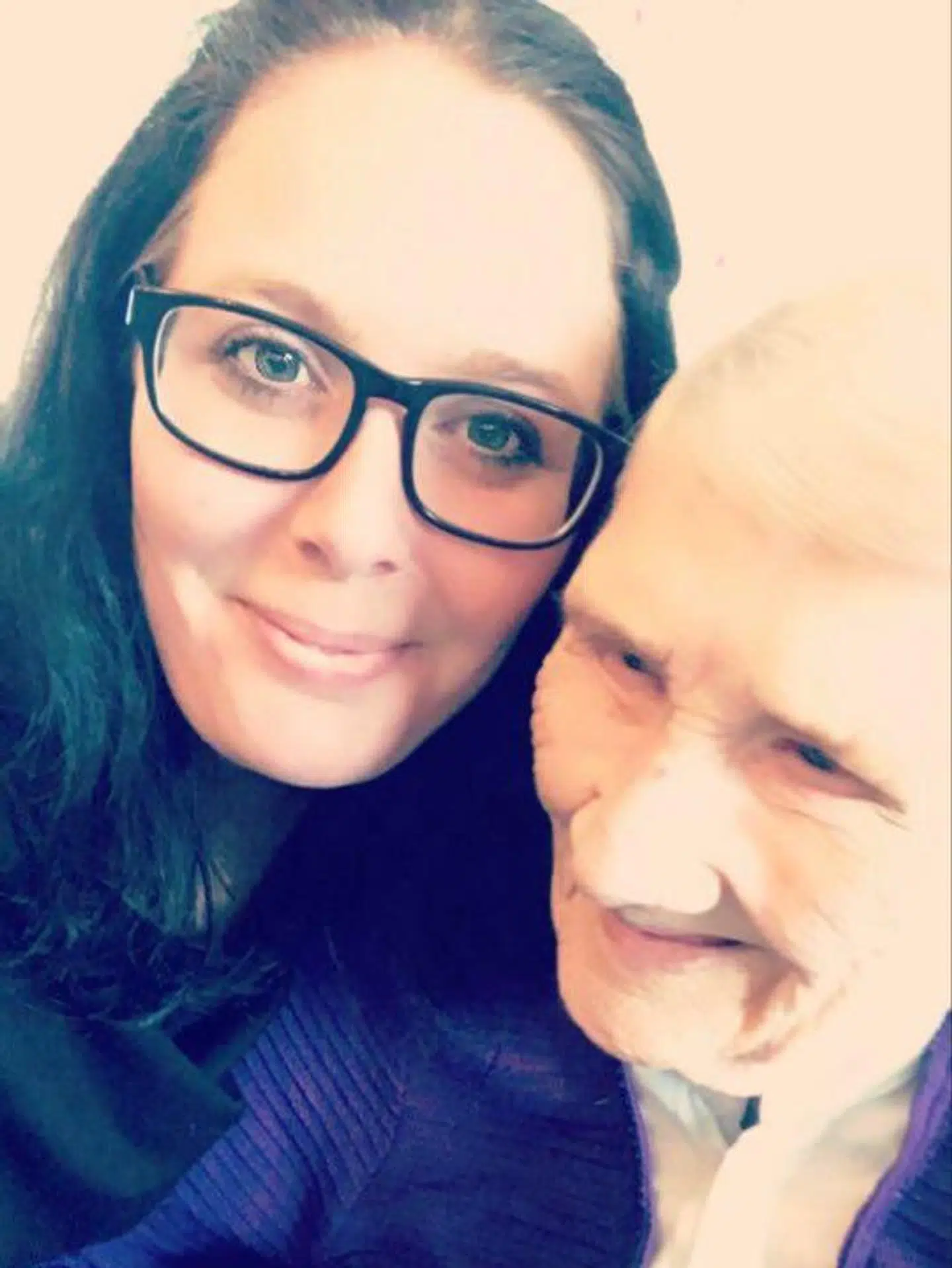 Billede af Charlotte Ahm og farmoren, Else Marie Larsen, sammen.