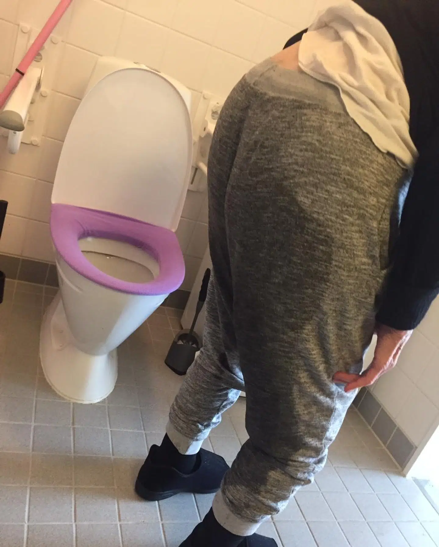 Kirstens fandt her sin mor i plejeboligen, hvor hun havde tisset i bukserne.