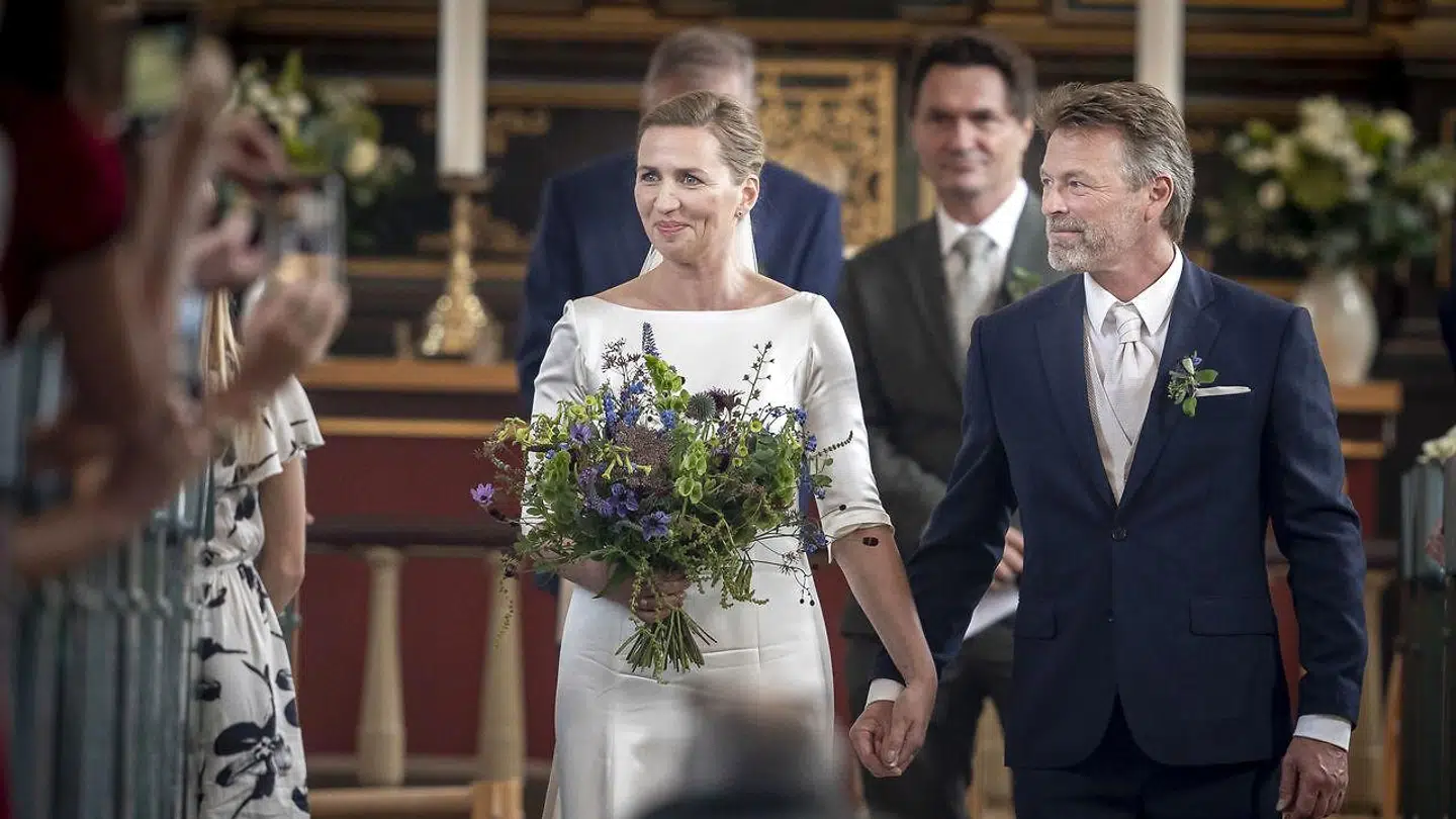 Brudeparret på vej ud af kirken efter vielsen mellem Statsminister Mette Frederiksen og filmfotograf Bo Tengberg i Magleby Kirke på Sjælland, onsdag den 15. Juli 2020.