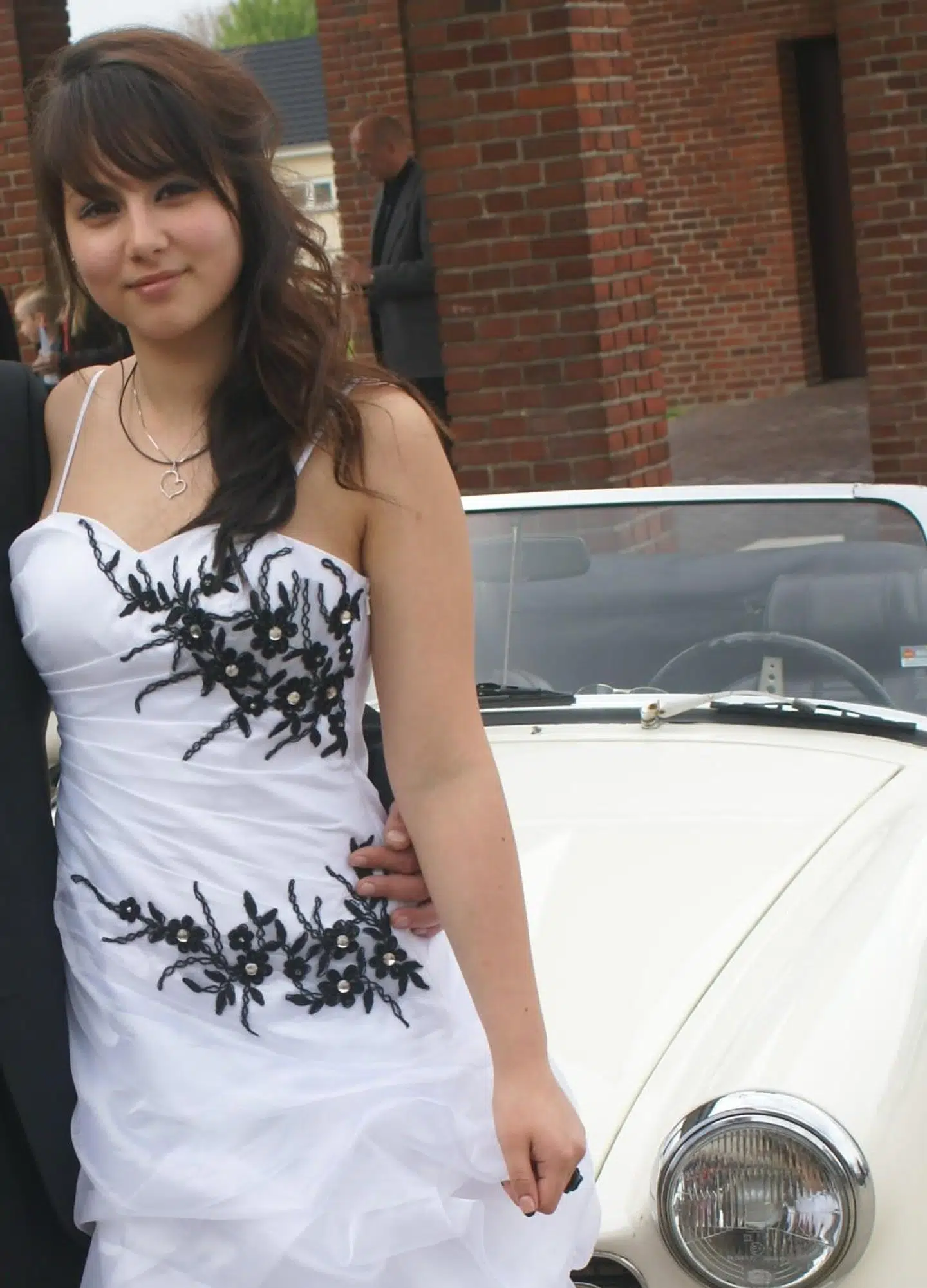 Katja Jensen ved sin konfirmation. To måneder inden hun startede på p-piller. (Privatfoto)