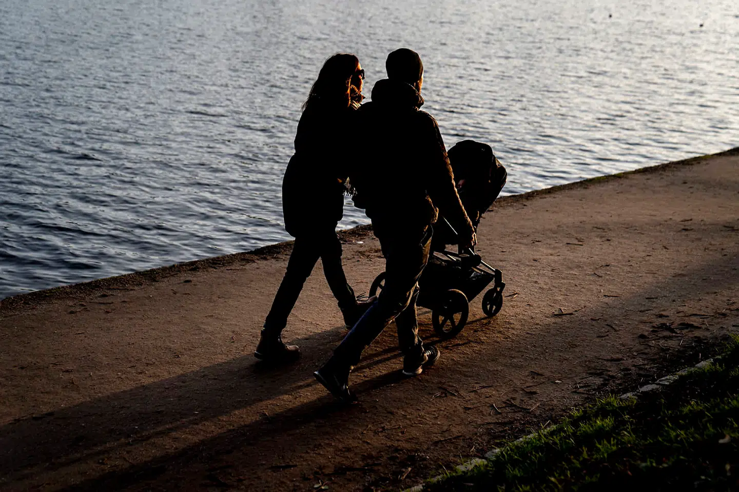 Både mænd og kvinder oplever generelt, at coronakrisen har haft en positiv effekt på deres parforhold. Kun 13 procent synes, at coronakrisen havde en meget negativ eller overvejende negativ effekt på deres parforhold.