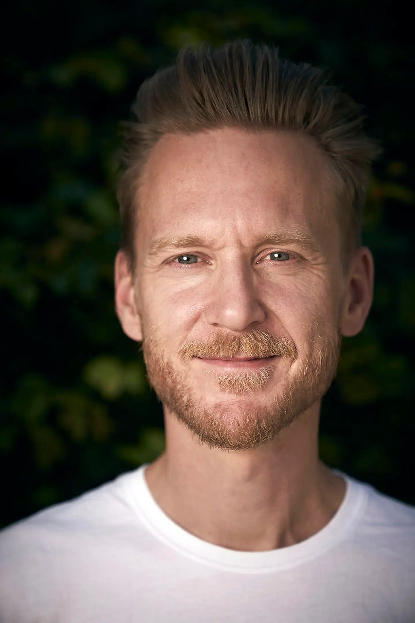 »Når man har så dyre guitarer, burde man sætte sig ned og skrive noget rigtig musik, men det rækker evnerne altså ikke til.«