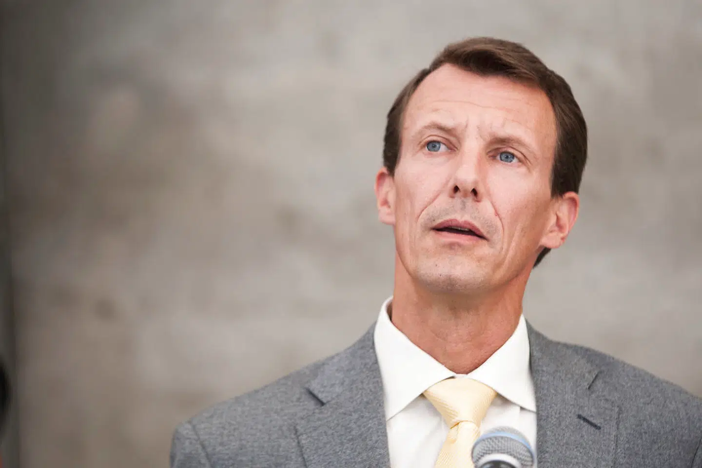 (ARKIV) Prins Joachim er mandag aften udskrevet fra hospitalet i Frankrig. Her blev han i forrige uge opereret for en blodprop i hjernen, oplyser kongehuset.