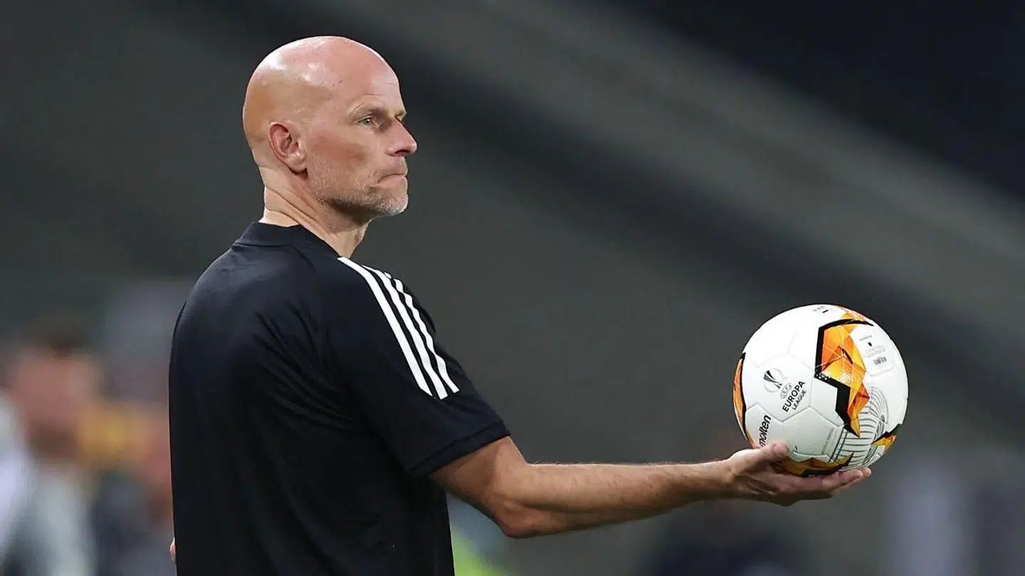 Ståle Solbakken har planer om at holde på Rasmus Falk en sæson endnu, inden han bliver skudt afsted.