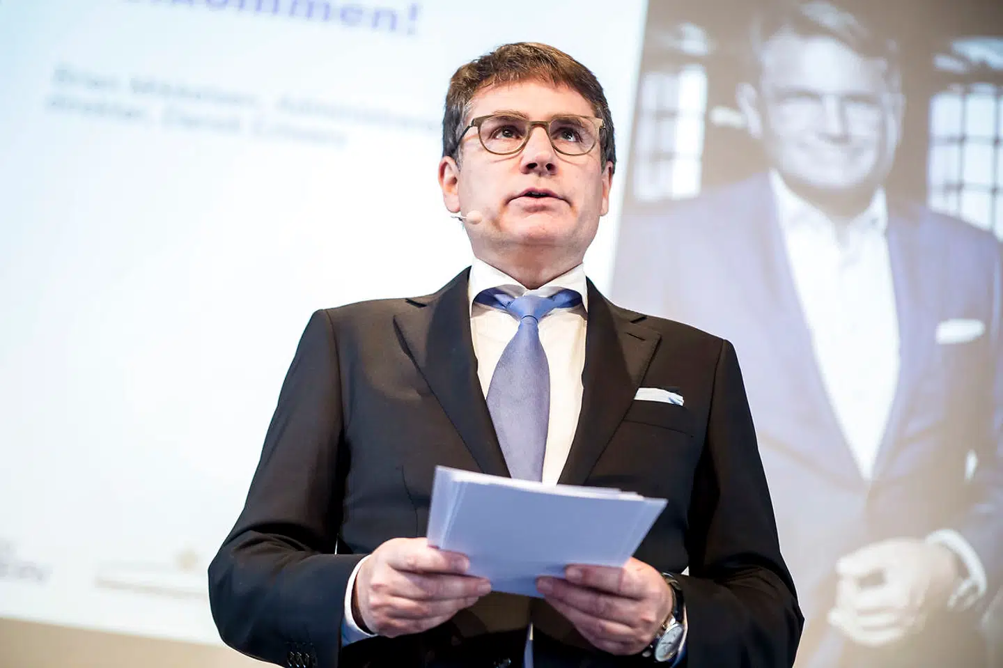 Hos Dansk Erhverv er administrerende direktør Brian Mikkelsen glad for, at den omstridte seksdagesregel, der betyder, at udenlandske turister mindst skal bestille seks overnatninger, formentlig bliver ophævet.