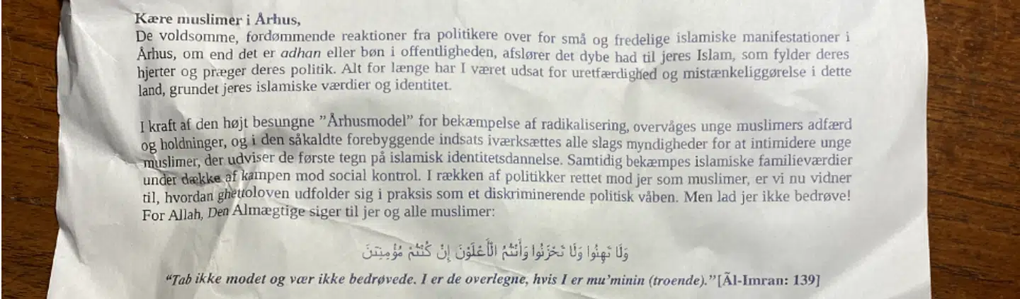 'I rækken af politikere rettet mod muslimer, er vi nu vidner til, hvordan ghettolovenudfolder sig i praksis som et diskriminerende våben. Men lad jer ikke bedrøve!,' skriver Hizb-ut-Tahrir i den to siders lange folder.
