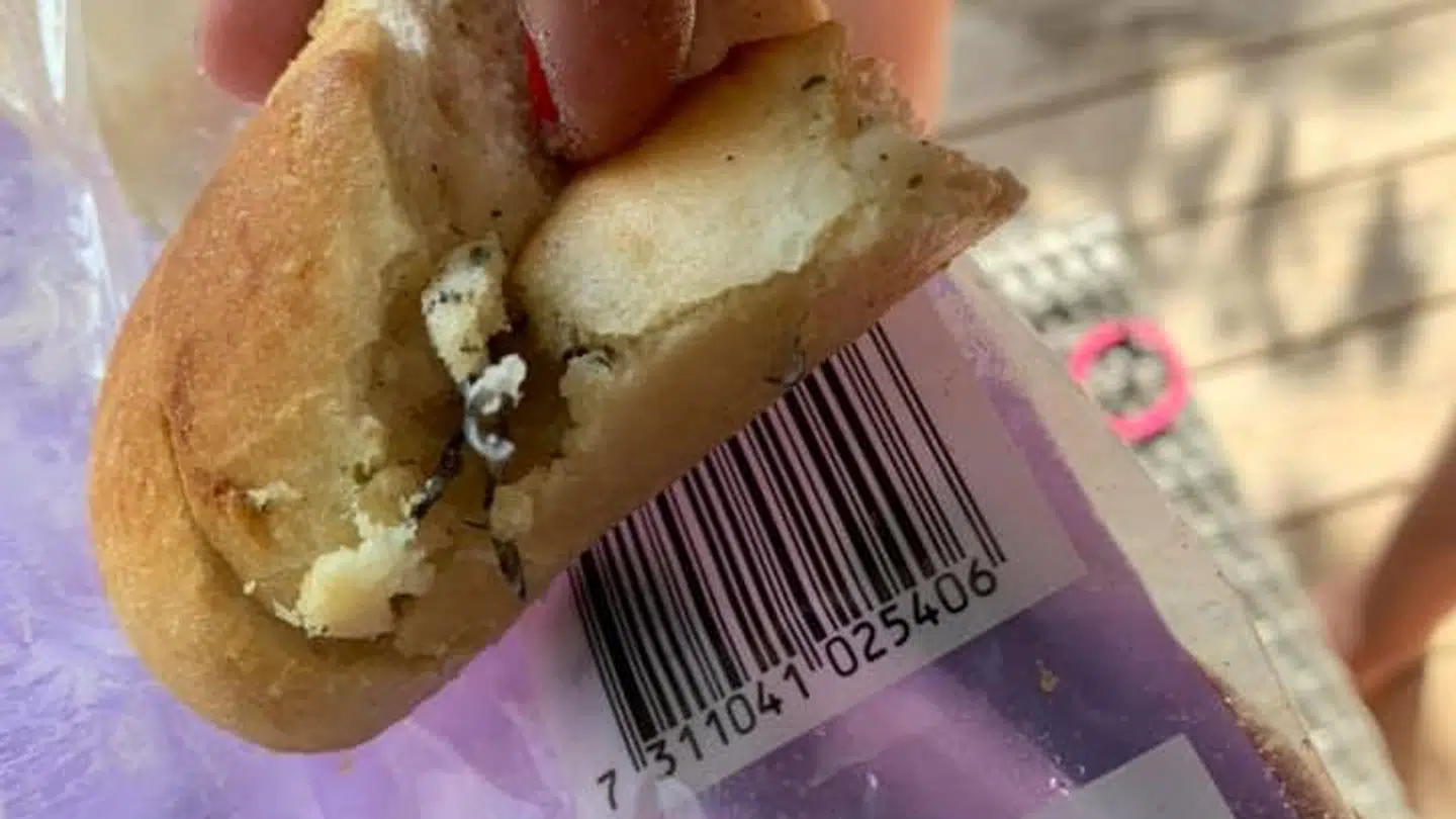 Metalstykker i hvidløgsflute