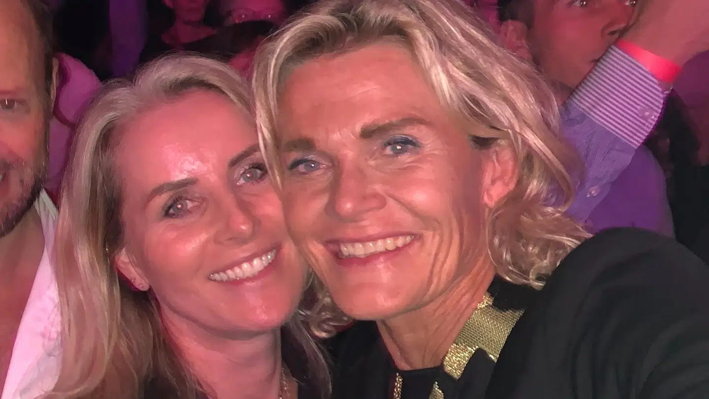 Charlotte Bøving til højre Christina Jørgensen skal giftes næste år.