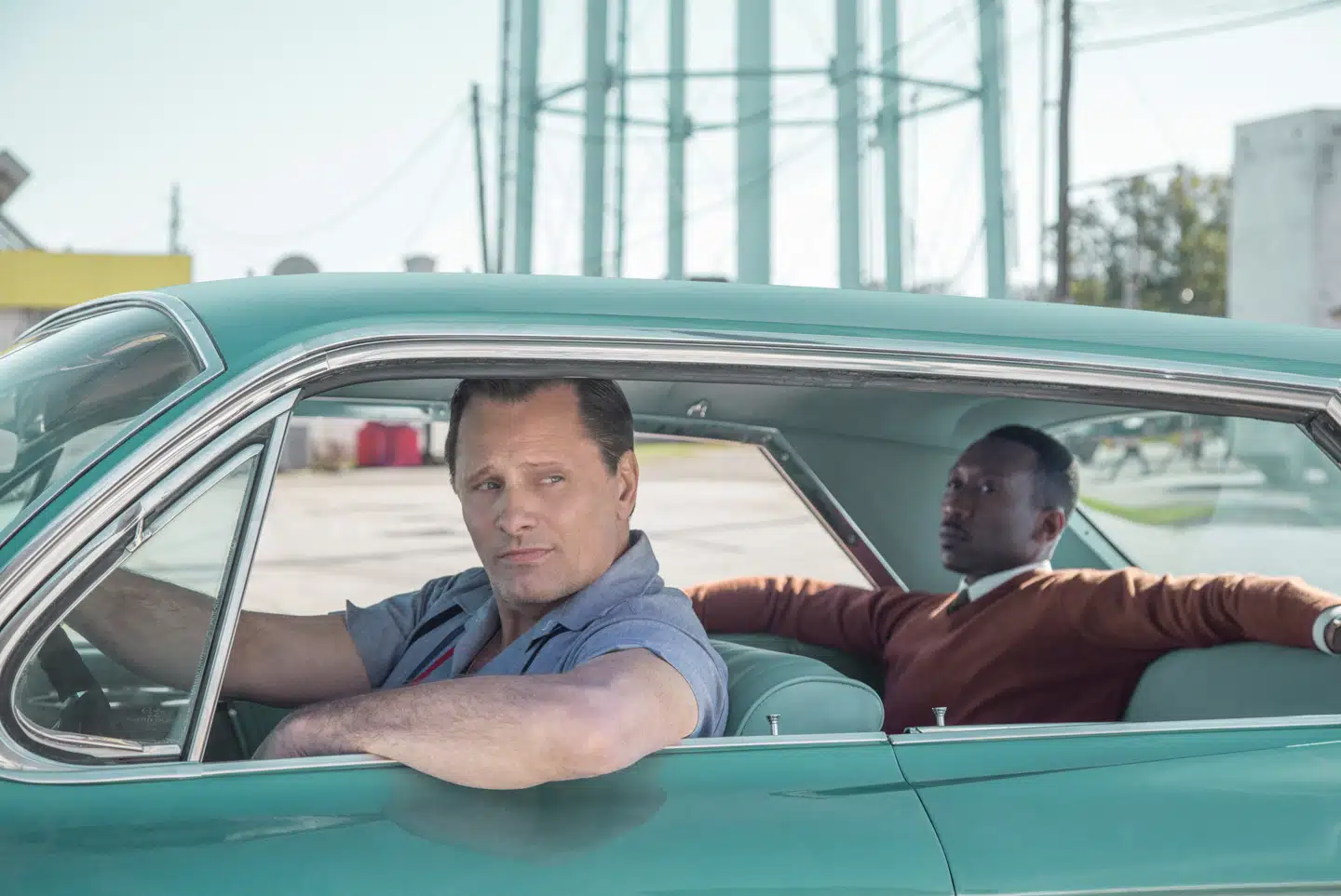 Viggo Mortensen som Tony »Lip« Vallelonga, chauffør og personlig assistent for Don Shirley, spillet af Mahershala Ali, der er en berømt afroamerikansk pianist.