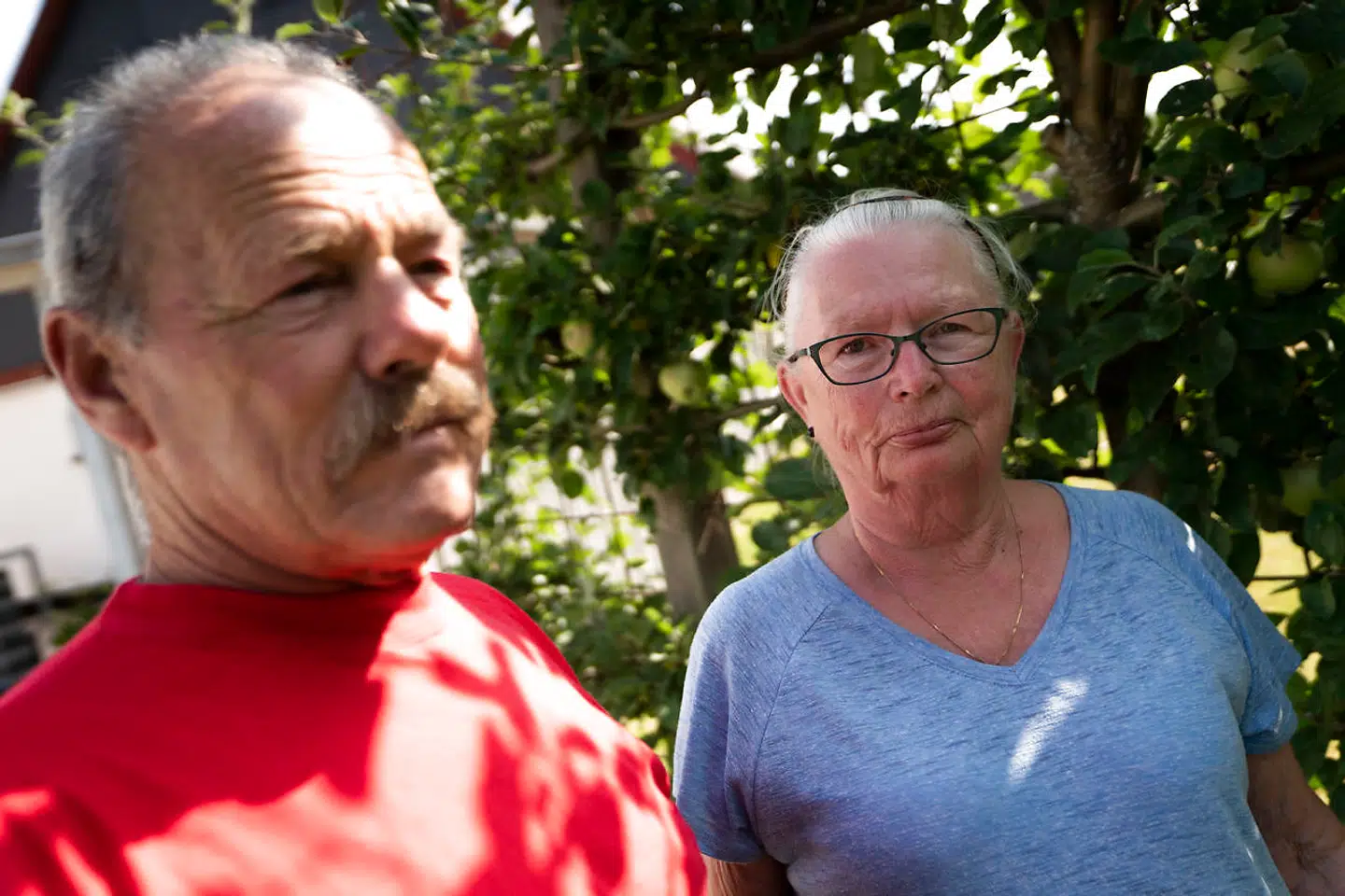Hillerød Kommune har i årevis modtaget klager om støv og støj fra virksomheden Nordisk Perlite. Carsten og Henriette er de nærmeste naboer til fabrikken og oplever store gener fra den.