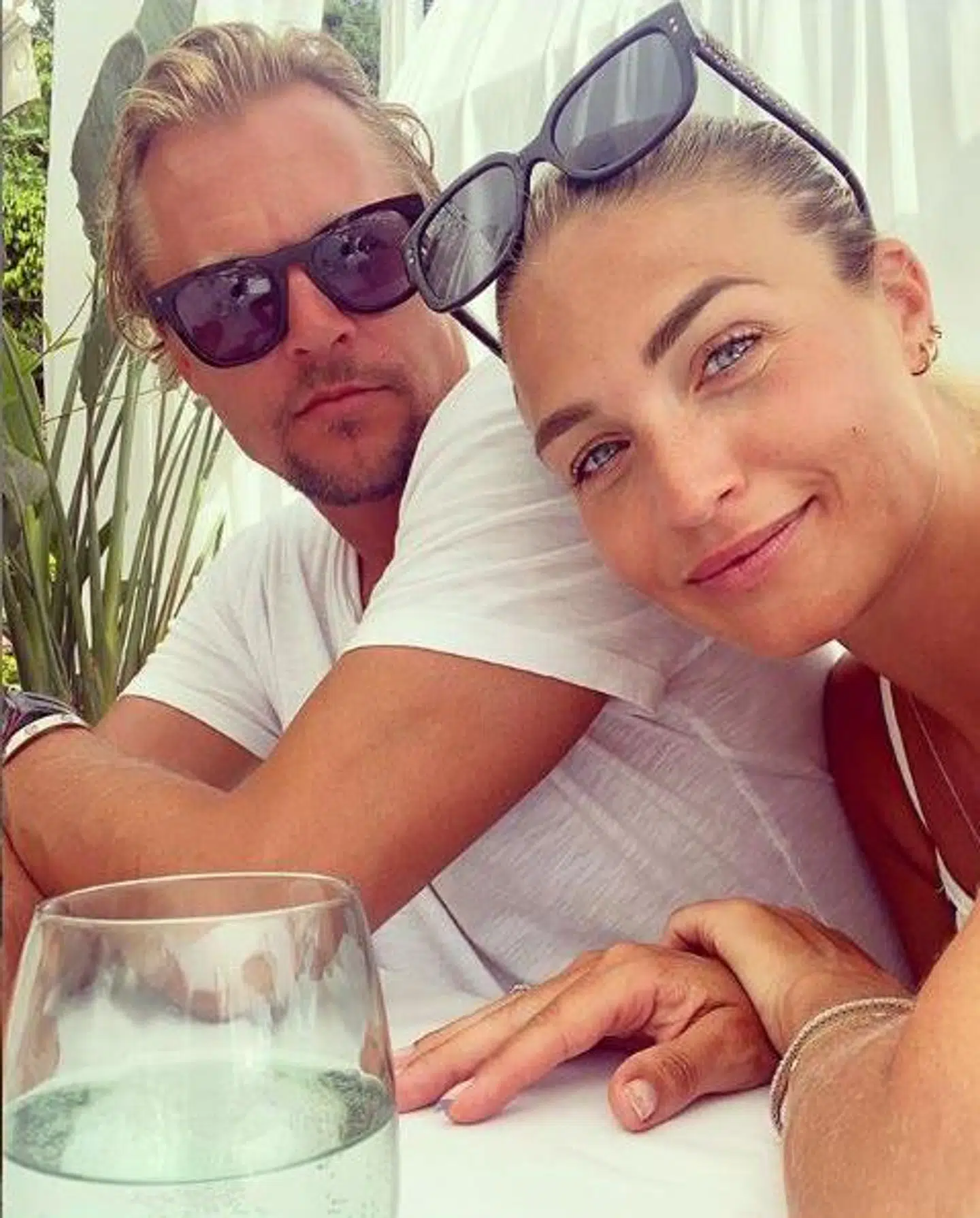 Når det nu skulle være, så har corona-karantænen været 'en gave' for Christiane Schaumburg-Müllers og Daniel Åxmans forhold, fortæller hun.