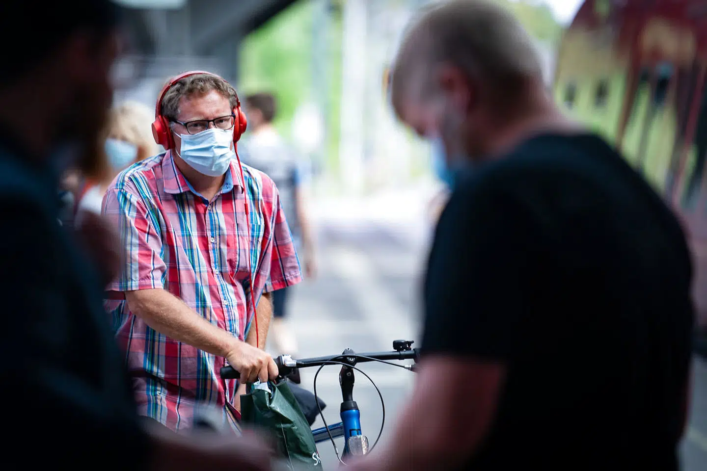 Alle steder i landet er der krav om mundbind eller visir i offentlig transport. Arkivfoto