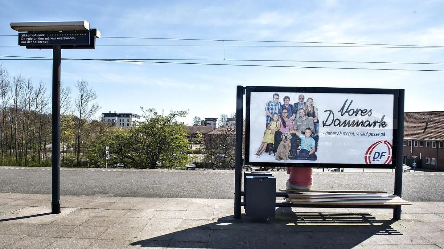 DF plakat på Solrød station. 'Vores Danmark - der er så meget, vi skal passe på'