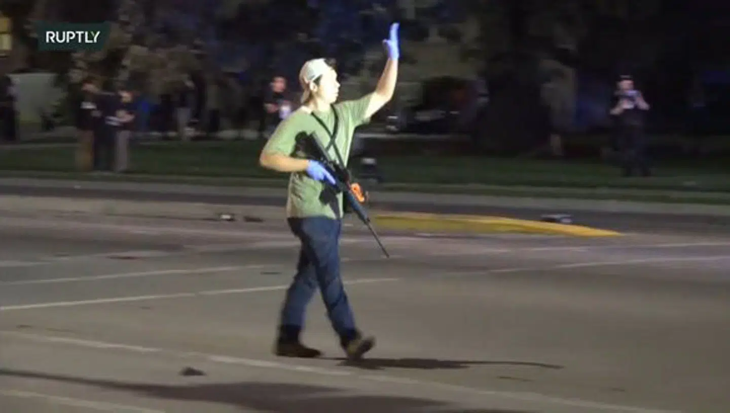 Kyle Ritterhouse på gaden i Wisconsin.