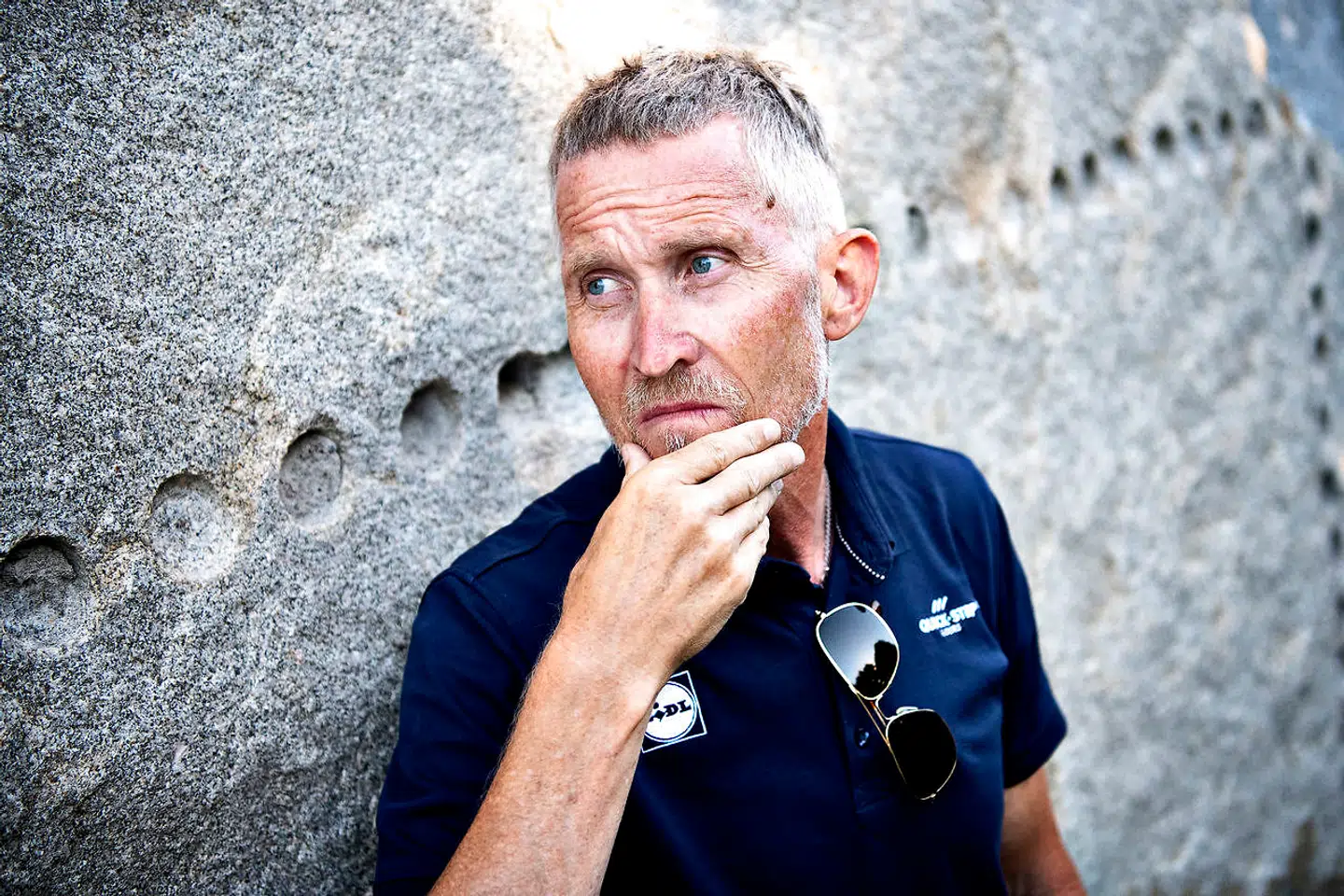 Brian Holm vil hellere køre Tour de France uden tilskuere end slet ikke. »Hvad vil du helst, køre uden tilskuere og have et arbejde næste år eller slet ikke køre? Tilskuerspørgsmålet er for mig lidt et luksusproblem, bare man kommer i gang,« mener han.