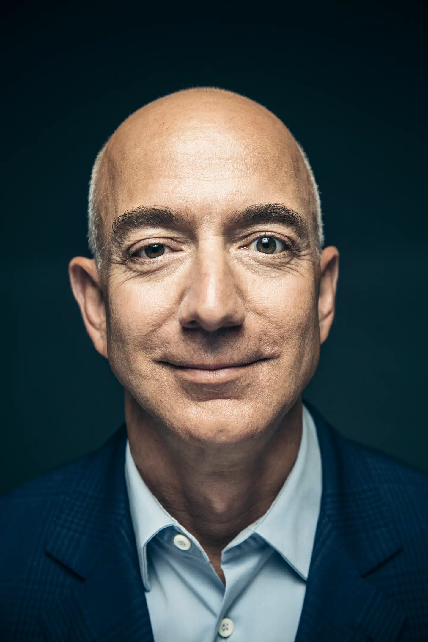 Ville De købe en brugt bil af denne mand? Millioner af brugere over hele kloden ville svare ja! Men i Bezos’ biks har man ikke på samme måde som i en traditionel butik ansvar for varerne på hylderne. Bezos betaler ikke skat, der hvor Amazon slår sig ned, og den egentlige vare er dine data. Foto: Scanpix