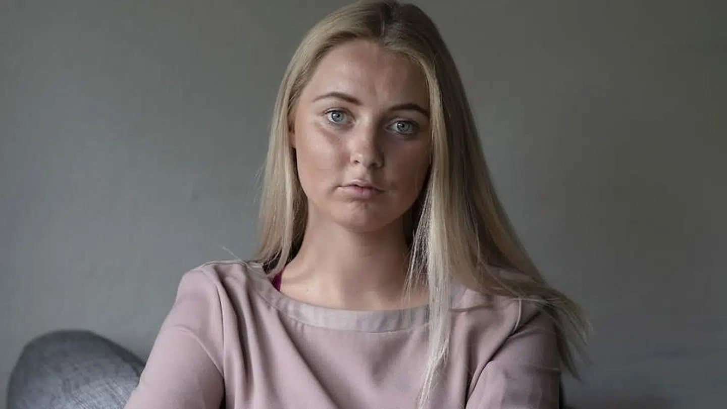 Emilie Riddersholm blev voldtaget til en fest, nu glæder hun sig over en ny lovgivning om samtykke.