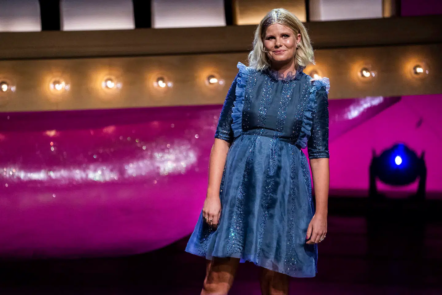 Sofie Linde på scenen ved ZULU Comedy Galla 2020 der afholdes i Operaen i København, onsdag den 26. august 2020. (Foto: Martin Sylvest/Ritzau Scanpix 2020)