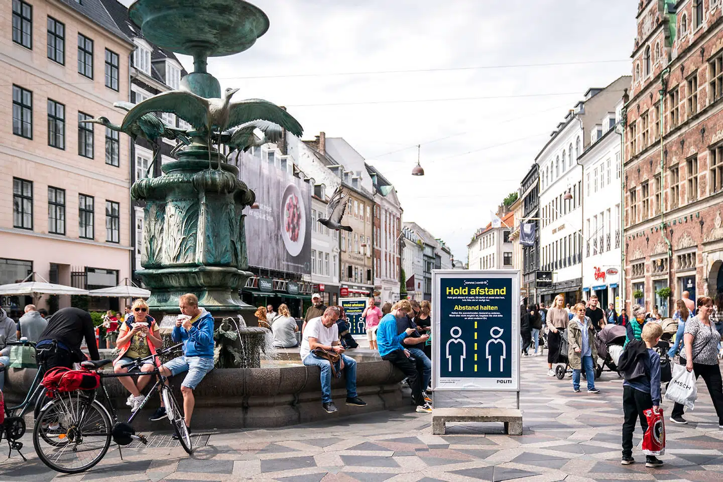 Coronatiltag ved Storkespringvandet på Strøget i København, tirsdag den 14. juli 2020.