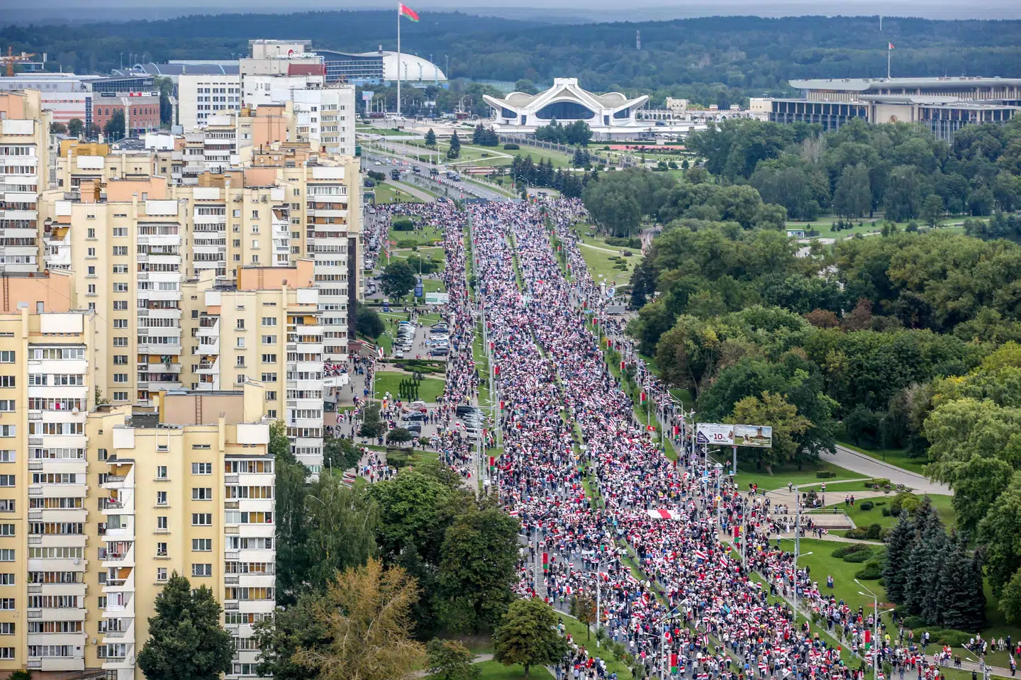 Hviderussisk politi foretog anholdelser af 633 personer under demonstranter mange steder i landet søndag, oplyser indenrigsministeriet i Minsk mandag. -/Ritzau Scanpix