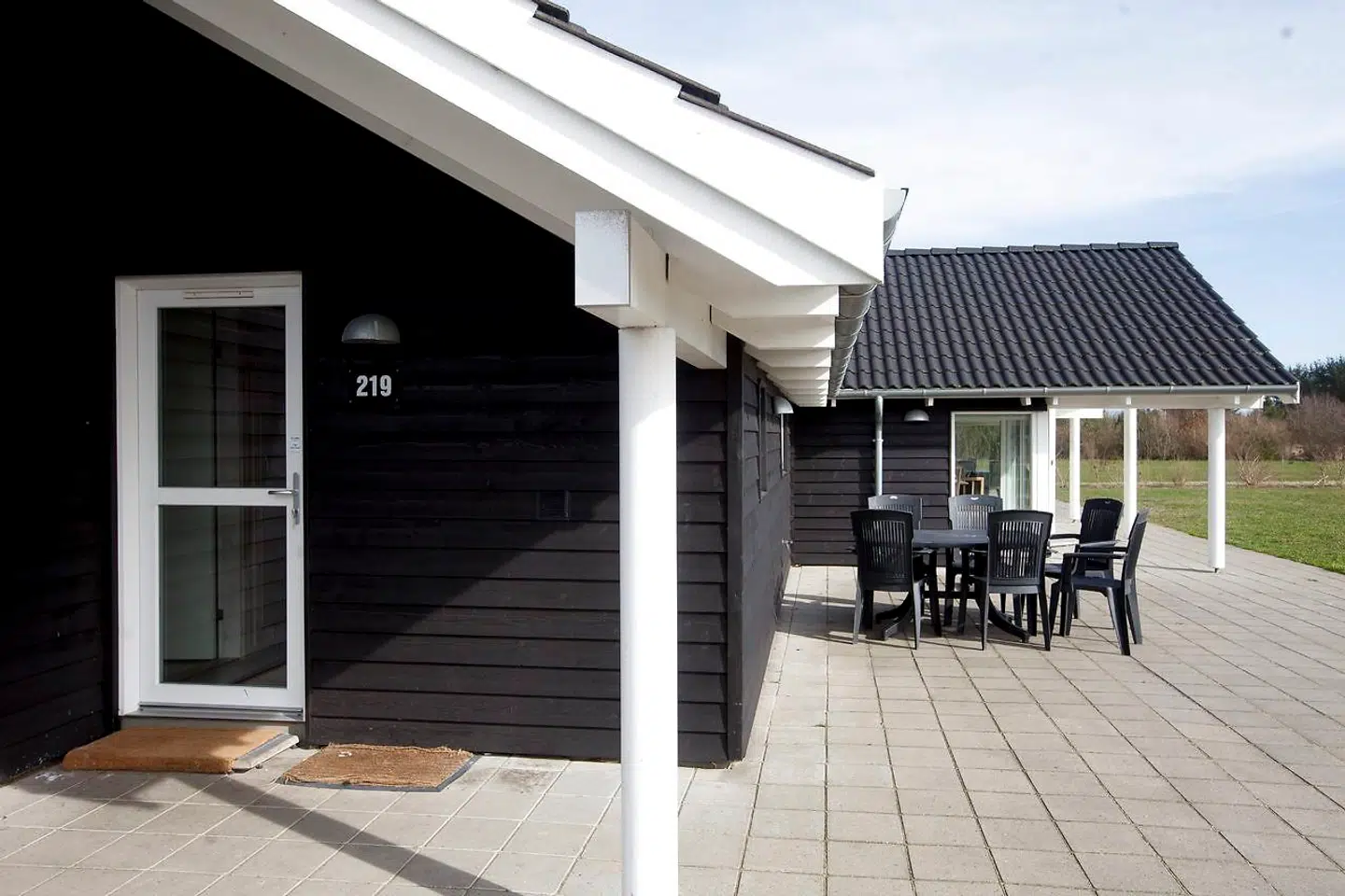 Danskerne køber nyere og større sommerhuse. Det er der flere forklaringer på, hvoraf den åbenlyse er, at der bygges flere nye sommerhuse, mens de ældste måske rives ned og erstattes med et nyt.