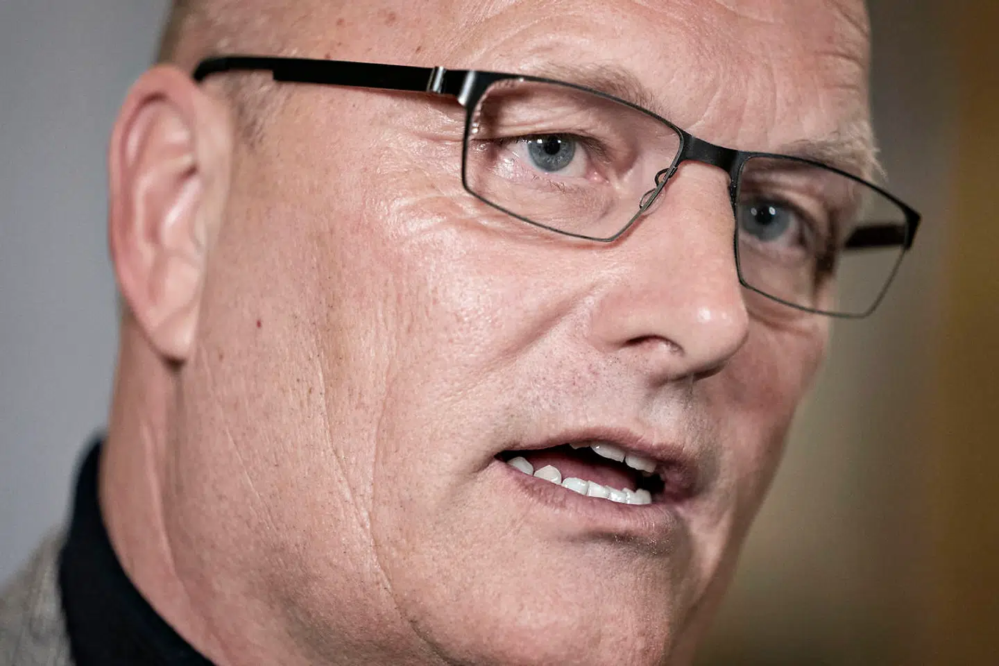 Bakket op af rigmænd som Lars Seier Christensen og Jan Bech Andersen skulle Bjarne Riis gennem selskabet Virtu Cycling overtage 30 procent af World Tour-holdet Team NTT, men det er indtil videre ikke sket.