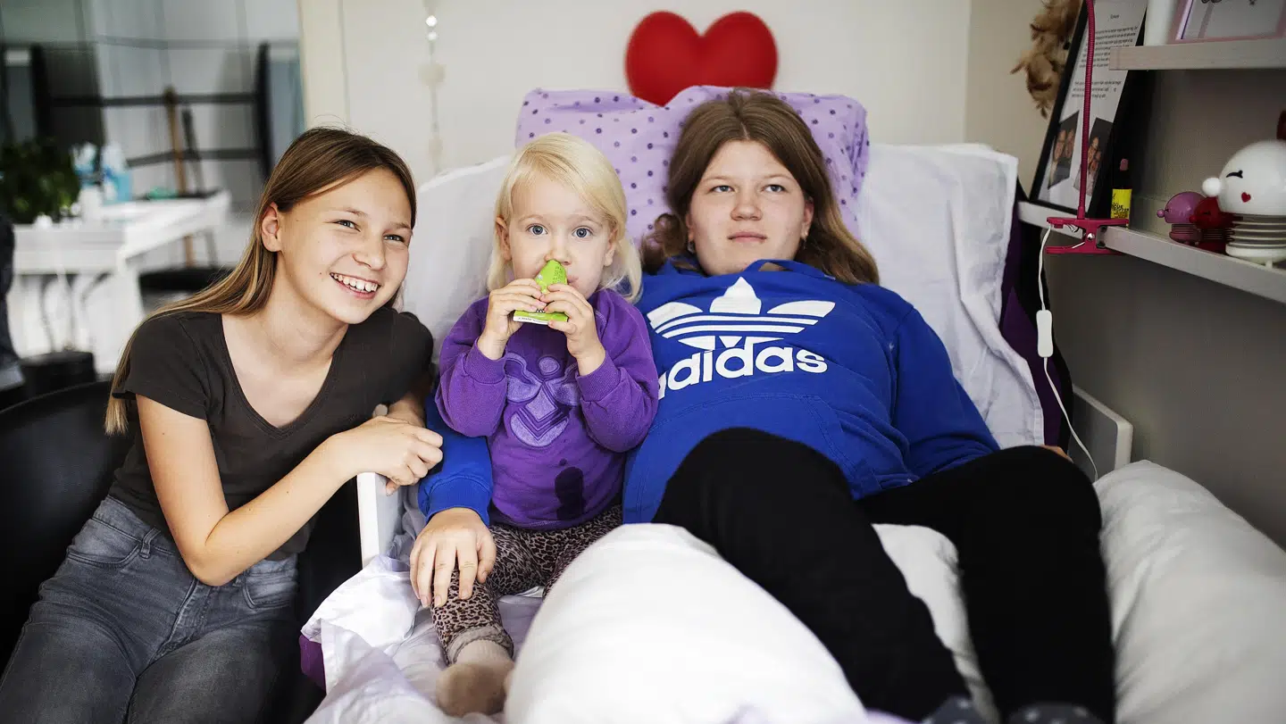 Johanne ses her sammen med sine to søskende. De fejler ingenting. Foto: Carsten Bundgaard.
